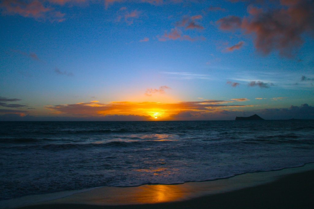 image for guided meditation, Hawaii beach, Sun set, video blog, guided meditation video, video presentation, AI video generator, video blog, vlog